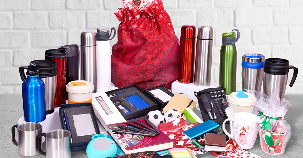 How to Attract Visitors to Your Jaw-Dropping Display 9 Attract Visitors with Branded Swag